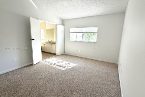 Adosado en alquiler en Miami, Florida, 3 dormitorios, 130.16 m2 № 1994226 - foto 16