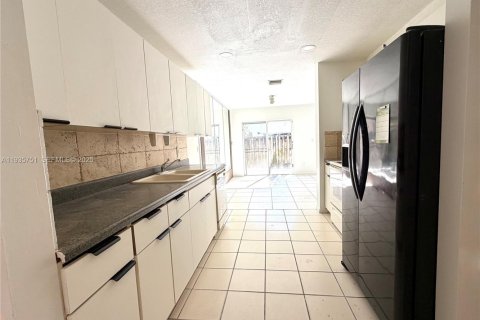 Adosado en alquiler en Miami, Florida, 3 dormitorios, 130.16 m2 № 1994226 - foto 4