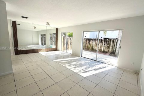 Adosado en alquiler en Miami, Florida, 3 dormitorios, 130.16 m2 № 1994226 - foto 11