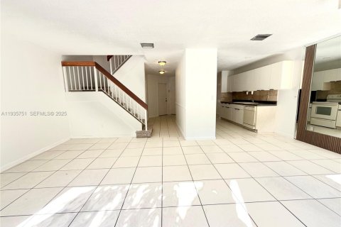 Adosado en alquiler en Miami, Florida, 3 dormitorios, 130.16 m2 № 1994226 - foto 2