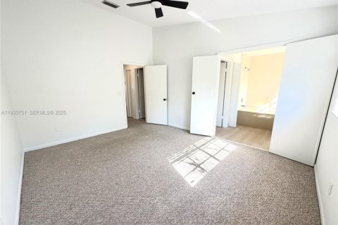 Adosado en alquiler en Miami, Florida, 3 dormitorios, 130.16 m2 № 1994226 - foto 14