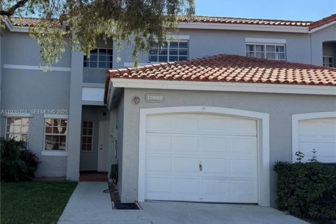 Townhouse in Miami, Florida 3 bedrooms, 130.16 sq.m. № 1994226