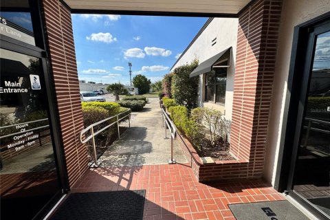 Propiedad comercial en alquiler en Orlando, Florida, 566.52 m2 № 1560385 - foto 3