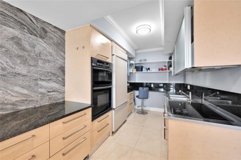 Condo in Hallandale Beach, Florida, 3 bedrooms  № 2053094 - photo 8