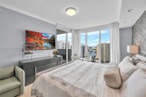 Condo in Hallandale Beach, Florida, 3 bedrooms  № 2053094 - photo 10