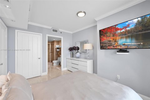 Condo in Hallandale Beach, Florida, 3 bedrooms  № 2053094 - photo 18