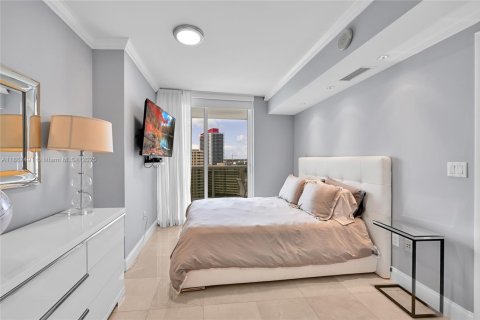 Condo in Hallandale Beach, Florida, 3 bedrooms  № 2053094 - photo 14