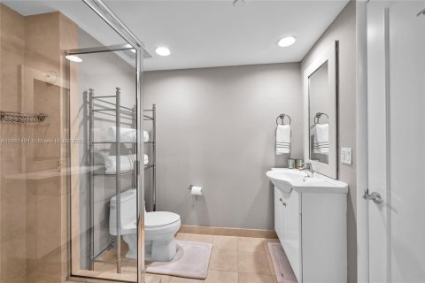 Condo in Hallandale Beach, Florida, 3 bedrooms  № 2053094 - photo 20