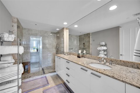 Condo in Hallandale Beach, Florida, 3 bedrooms  № 2053094 - photo 12