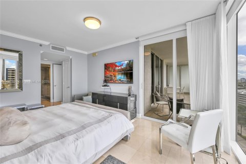 Condo in Hallandale Beach, Florida, 3 bedrooms  № 2053094 - photo 17