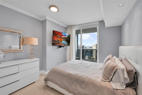 Condo in Hallandale Beach, Florida, 3 bedrooms  № 2053094 - photo 13