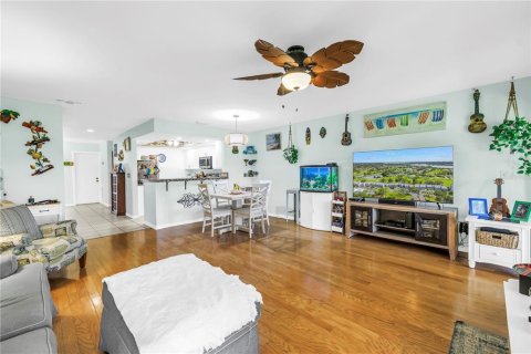 Touwnhouse à vendre à Seminole, Floride: 2 chambres, 136.57 m2 № 1902830 - photo 4
