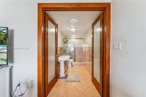 Снять в аренду кондоминиум в Майами, Флорида 1 спальня, 79.99м2, № 1963361 - фото 12