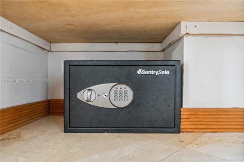 Снять в аренду кондоминиум в Майами, Флорида 1 спальня, 79.99м2, № 1963361 - фото 22