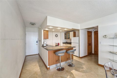 Снять в аренду кондоминиум в Майами, Флорида 1 спальня, 79.99м2, № 1963361 - фото 2