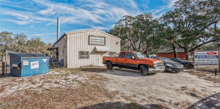 Commercial property in Mascotte, Florida 177.07 sq.m. № 1544531