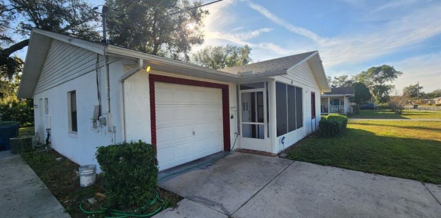 House in Winter Haven, Florida 2 bedrooms, 121.61 sq.m. № 1555237