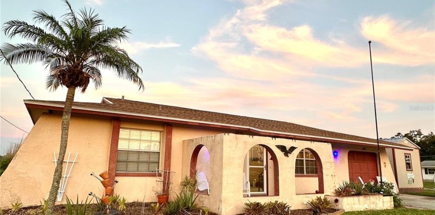 House in Venice, Florida 2 bedrooms, 121.98 sq.m. № 1334212