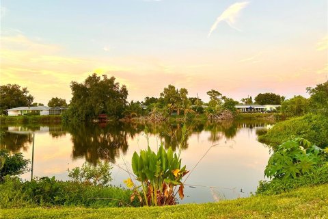 House in Venice, Florida 2 bedrooms, 121.98 sq.m. № 1334212 - photo 2