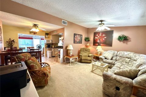 House in Venice, Florida 2 bedrooms, 121.98 sq.m. № 1334212 - photo 3
