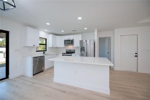 House in Port Charlotte, Florida 3 bedrooms, 117.61 sq.m. № 1734305 - photo 9
