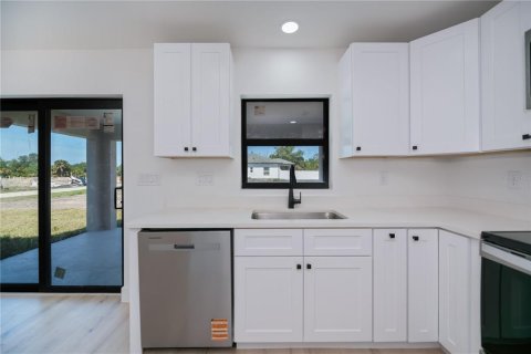 House in Port Charlotte, Florida 3 bedrooms, 117.61 sq.m. № 1734305 - photo 7
