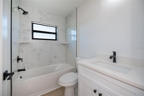 House in Port Charlotte, Florida 3 bedrooms, 117.61 sq.m. № 1734305 - photo 26