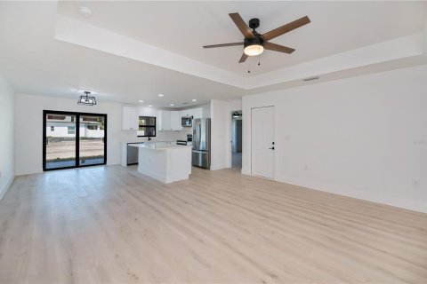 House in Port Charlotte, Florida 3 bedrooms, 117.61 sq.m. № 1734305 - photo 2