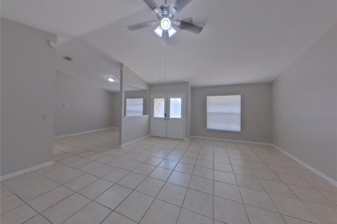 Villa ou maison à louer à Spring Hill, Floride: 3 chambres, 168.34 m2 № 1911008 - photo 3