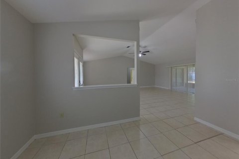 Villa ou maison à louer à Spring Hill, Floride: 3 chambres, 168.34 m2 № 1911008 - photo 4