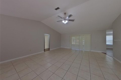 Villa ou maison à louer à Spring Hill, Floride: 3 chambres, 168.34 m2 № 1911008 - photo 2