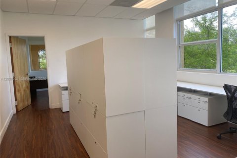 Propiedad comercial en venta en Coral Gables, Florida № 2085973 - foto 18