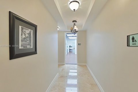 Propiedad comercial en venta en Coral Gables, Florida № 2085973 - foto 2