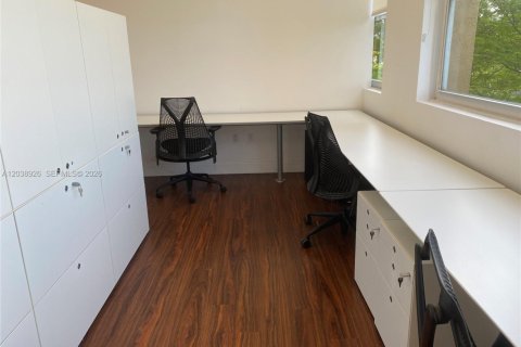 Propiedad comercial en venta en Coral Gables, Florida № 2085973 - foto 16