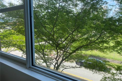 Propiedad comercial en venta en Coral Gables, Florida № 2085973 - foto 5