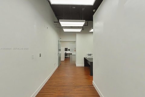 Propiedad comercial en venta en Coral Gables, Florida № 2085973 - foto 3