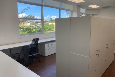 Propiedad comercial en venta en Coral Gables, Florida № 2085973 - foto 12