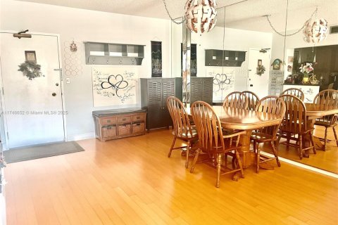 Condo in Hallandale Beach, Florida, 2 bedrooms  № 1939650 - photo 7