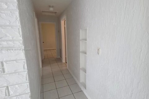 Снять в аренду виллу или дом в Холливуд, Флорида 3 спальни, № 1977106 - фото 12