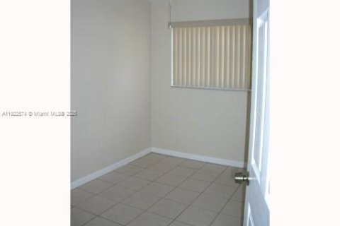 Снять в аренду виллу или дом в Холливуд, Флорида 3 спальни, № 1977106 - фото 8