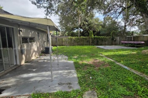 Снять в аренду виллу или дом в Холливуд, Флорида 3 спальни, № 1977106 - фото 14