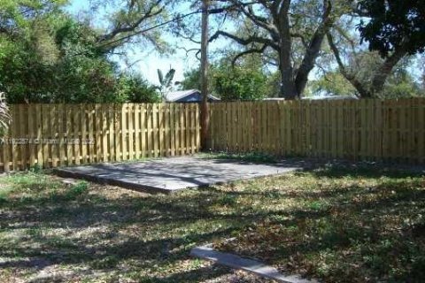 Снять в аренду виллу или дом в Холливуд, Флорида 3 спальни, № 1977106 - фото 4