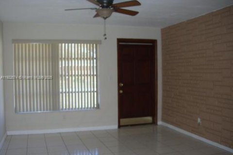 Снять в аренду виллу или дом в Холливуд, Флорида 3 спальни, № 1977106 - фото 6