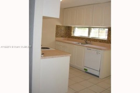 Снять в аренду виллу или дом в Холливуд, Флорида 3 спальни, № 1977106 - фото 7