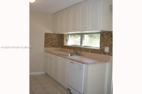 Снять в аренду виллу или дом в Холливуд, Флорида 3 спальни, № 1977106 - фото 3