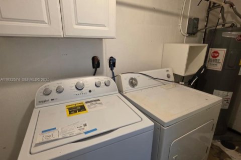 Снять в аренду виллу или дом в Холливуд, Флорида 3 спальни, № 1977106 - фото 13