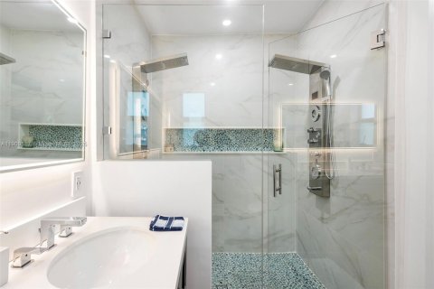 Villa ou maison à vendre à Miami Beach, Floride: 4 chambres, 197.6 m2 № 2059813 - photo 23