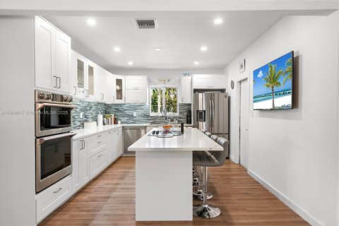 Villa ou maison à vendre à Miami Beach, Floride: 4 chambres, 197.6 m2 № 2059813 - photo 17