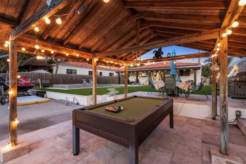 Villa ou maison à vendre à Miami Beach, Floride: 4 chambres, 197.6 m2 № 2059813 - photo 12