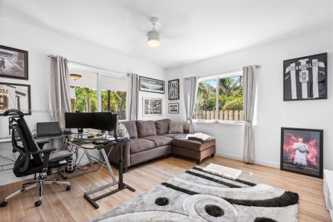 Villa ou maison à vendre à Miami Beach, Floride: 4 chambres, 197.6 m2 № 2059813 - photo 24